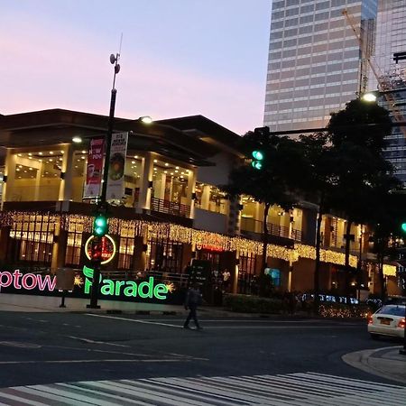 One Uptown Opposite Of Grandhyatt Hotel Manila Taguig City ภายนอก รูปภาพ
