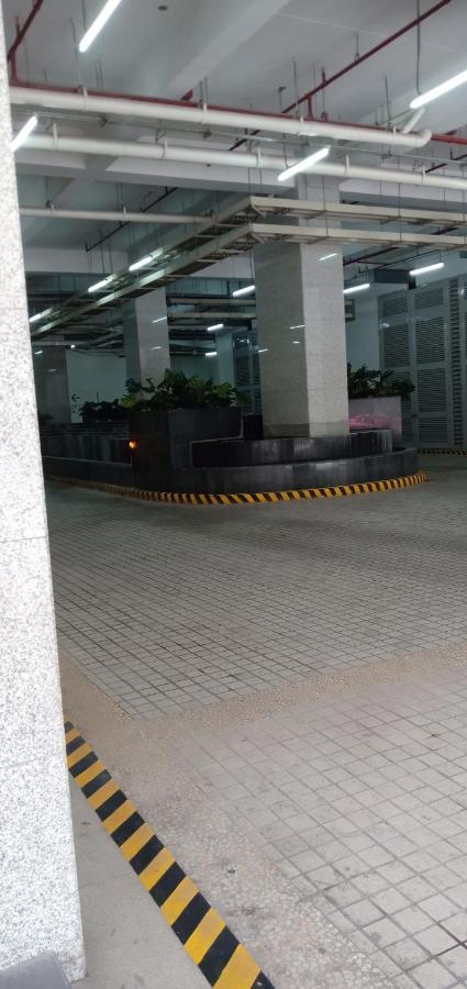 One Uptown Opposite Of Grandhyatt Hotel Manila Taguig City ภายนอก รูปภาพ