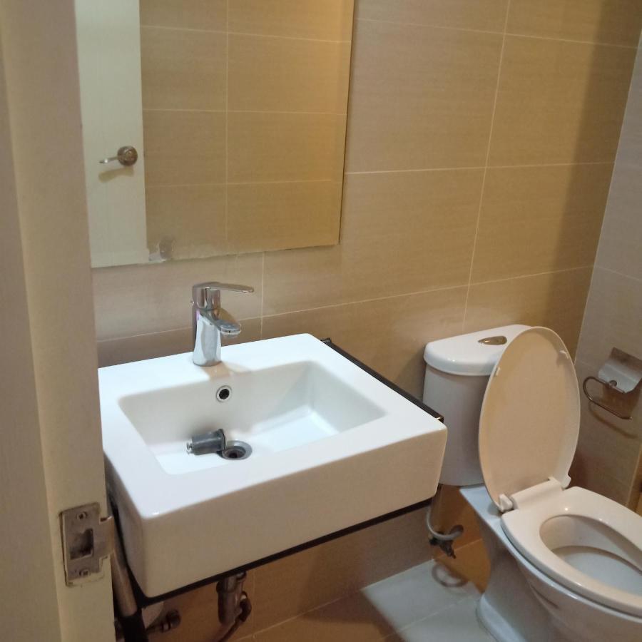One Uptown Opposite Of Grandhyatt Hotel Manila Taguig City ภายนอก รูปภาพ