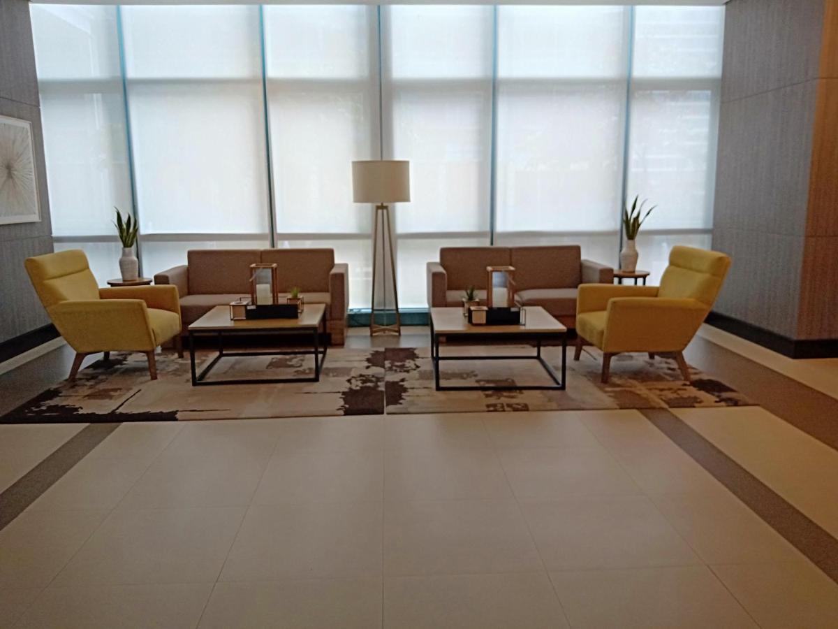 One Uptown Opposite Of Grandhyatt Hotel Manila Taguig City ภายนอก รูปภาพ
